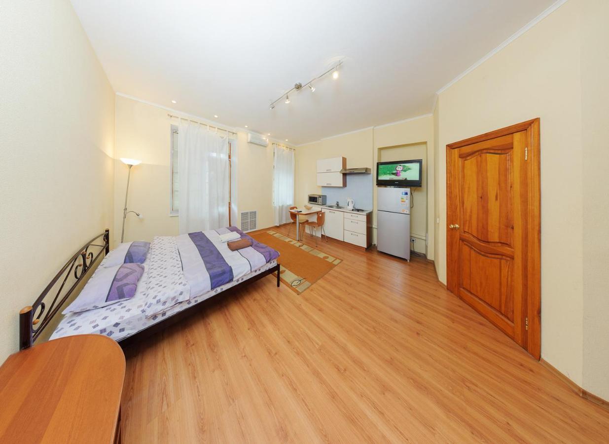 Apartments In Center Metro Olimpiyskay Velyka Vaselkivska Street Kiev Extérieur photo